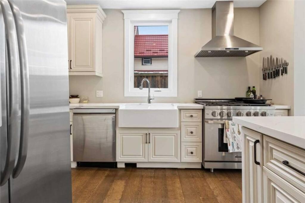 Perfection Near The River - 4 Bedroom Villa Complimentary Breakfast Delivered Daily To The Rental Niagara Falls Exterior foto
